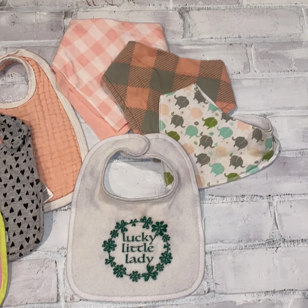 Babygirl bandana & regular neck bib bundle!!